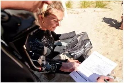 原來(lái)你是這樣的潛水員妹子！